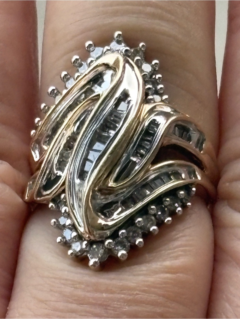 Vintage  10K Gold, Natural Diamond Banquette Cluster Ring. No stones missing